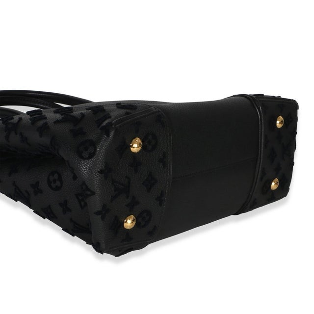 Black Monogram Tufted Veau Cachemire W Tote PM For Sale In New York - Image 6 of 8