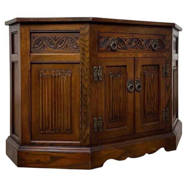 A handsome and beautifully detailed 20th-century linenfold oak cupboard, combining traditional craftsmanship, generous...