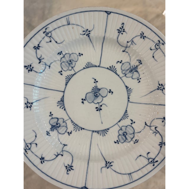 Mid-19th Century Rauenstein "Straw Flower" Blue & White Fluted Porcelain Plate For Sale In Little Rock - Image 6 of 11