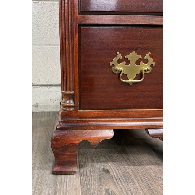 Late 20th Century Vintage Thomasville Mahogany Vanity Dressing Table With Mirror For Sale - Image 5 of 18