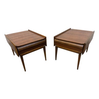 Mid-Century Modern Lane 1st Edition Walnut Side Tables - Set of 2 For Sale