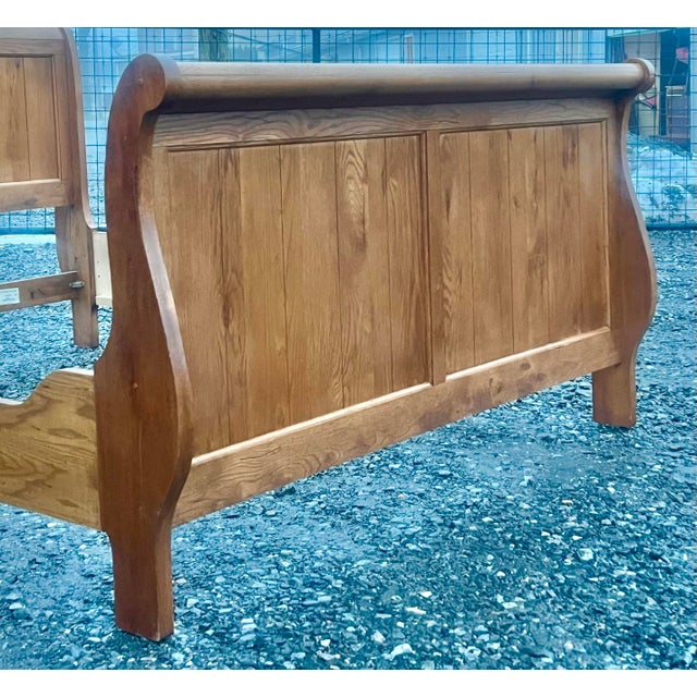 Broyhill Attic Heirlooms Made in Usa Sleigh Bed Queen Size Chairish