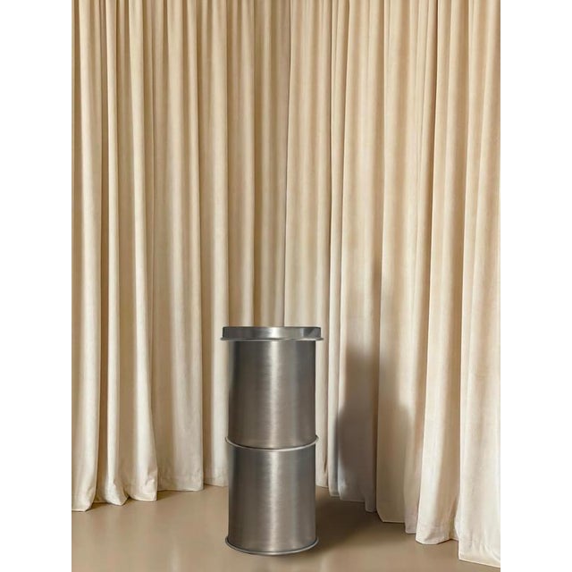 Contemporary Rl 08 Cylindrical Pedestal in Licorice Glossy Varnished Aluminum by Caspal For Sale - Image 3 of 11