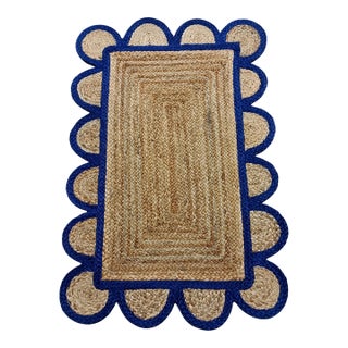 Handwoven Natural Jute Bath Rug With Blue Scalloped Border For Sale