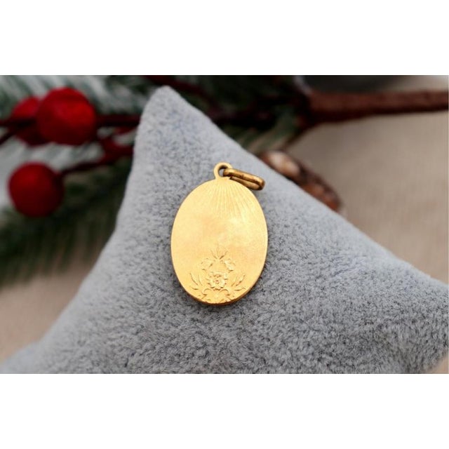 19.2k Gold Pendant For Sale - Image 4 of 6