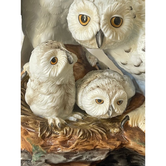 Gorgeous 1950s Japanese Porcelain Sculpture of Owls on Stand For Sale In Miami - Image 6 of 8