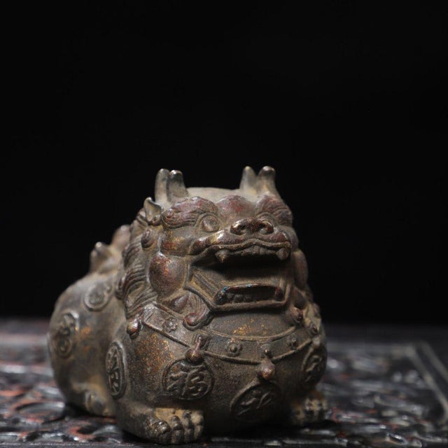 Metal Pair of Gilt Bronze Figures of Mythical Beasts (Pixiu) For Sale - Image 7 of 9