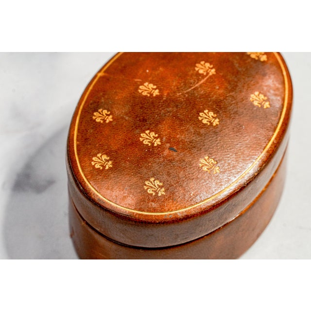 Mid Century Gilt Fleur De Lis Oval Trinket Box, G. Fox & Co. Vintage Italian Leather Jewelry Box Luxury Home Decor For Sale - Image 4 of 12