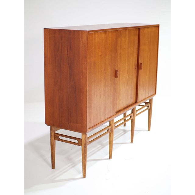 Model 90 Highboard in Teak attributed to Illum Wikkelsø for Søren Willadsen Møbelfabrik, Denmark, 1960s For Sale - Image 9 of 18