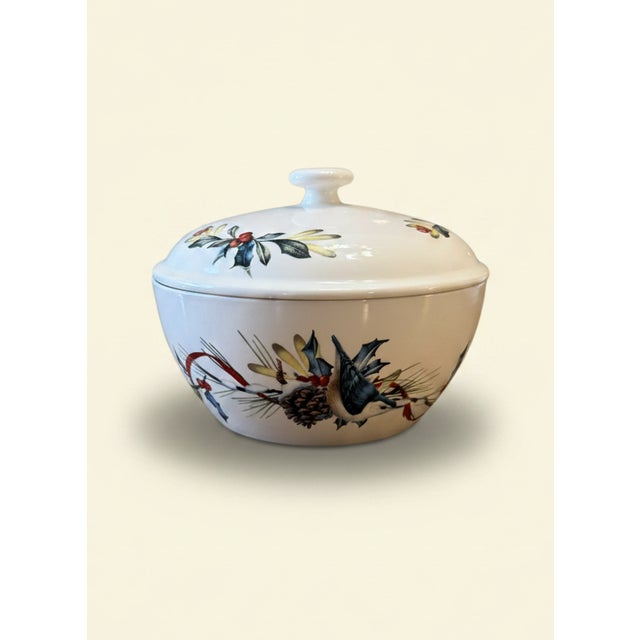 70-Piece Lenox Winter Greetings Holiday China Service – Estate Collection With Serving Pieces – Ivory Porcelain & 24k Gold For Sale - Image 12 of 18