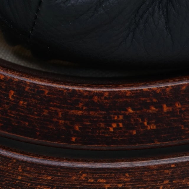 Wood Mid 20th Century Pair of Beech and Leather Lounge Chairs For Sale - Image 7 of 10