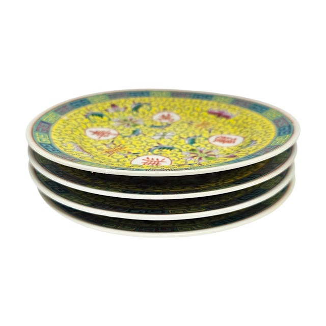 Mid-20th-Century Jingdezhen Yellow Shou Longevity Porcelain Plates - Set of 4 For Sale - Image 4 of 11