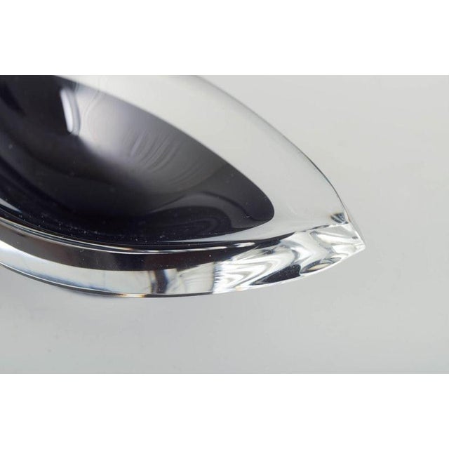 Vintage Swedish Boat Shaped Bowl in Clear and Black Art Glass from Kosta Boda, 1970s For Sale - Image 3 of 5