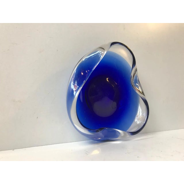 This blue Sommerso collapsed bowl or cigar ashtray was manufactured and designed by Seguso in Murano, Italy during the...