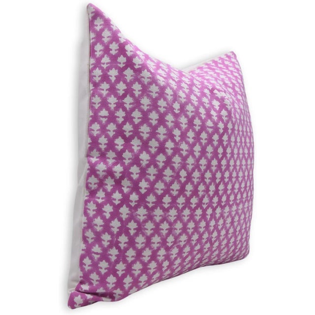 Celebrate the vibrant soul of Jaipur with this block print handmade cushion cover in the "Pink City" design. Hand-stamped...