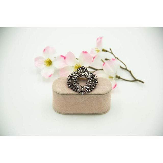 Art Deco 18k Gold Brooch with Diamonds For Sale - Image 4 of 4