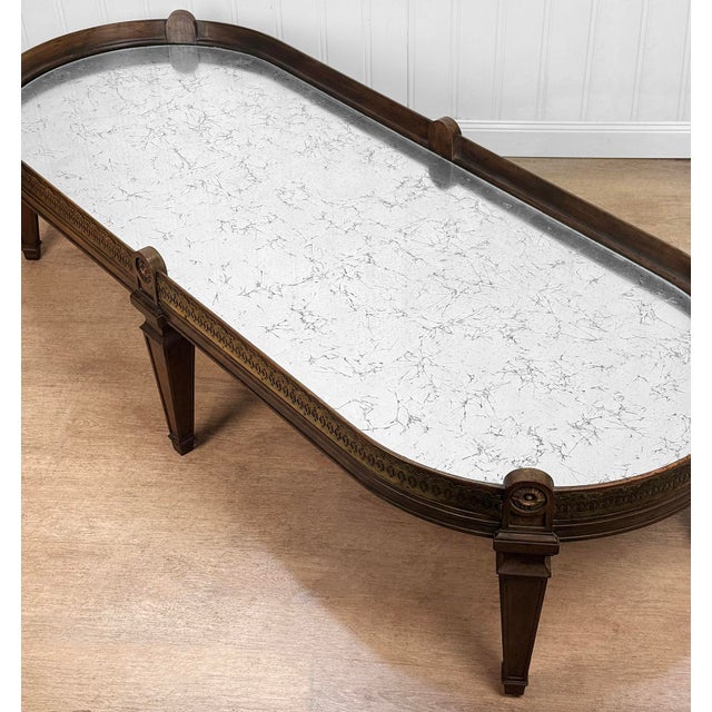 1960s Vintage Neoclassical Mahogany Mirrored Oval Surtout De Coffee Table For Sale - Image 5 of 13