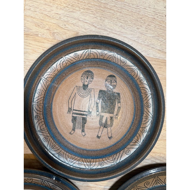 Barbara Campbell Petroglyph Pottery Plates/Chargers 1987 Set of 3 For Sale - Image 11 of 12