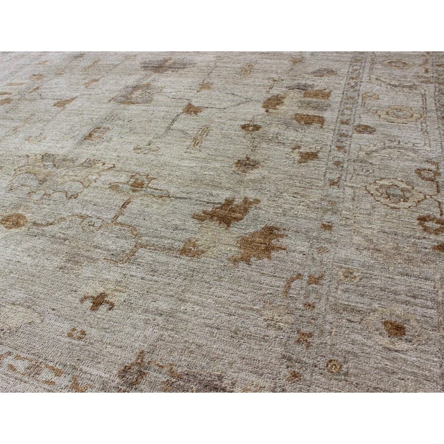 Late 20th Century Angora Oushak Turkish Rug With Classic Oushak Design in Neutral Tones and Pop of Colors For Sale - Image 5 of 10