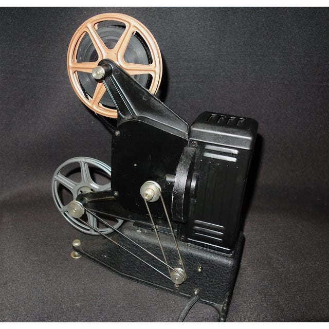 Circa 1936 Universal Camera Corporation 8mm Projector For Sale - Image 4 of 5