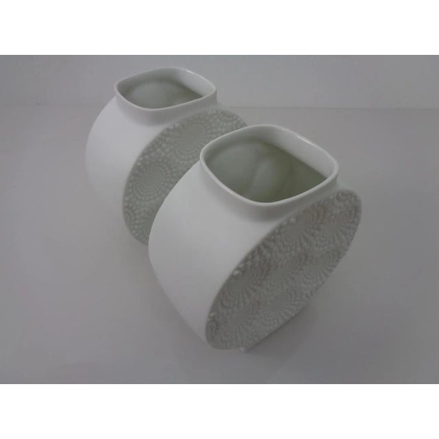 White Mid-Century Op Art Vases by Manfred Frey for Kaiser, 1960s, Set of 2 For Sale - Image 8 of 13