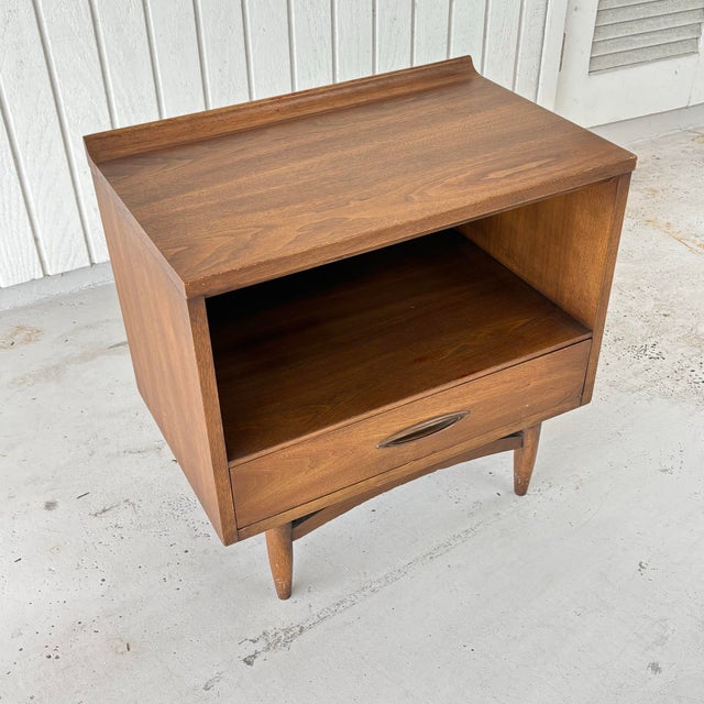 Wood 1960s Broyhill Sculptra Mid-Century Modern Nightstand, Attributed For Sale - Image 7 of 11
