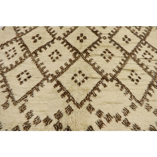 Berber Tribes of Morocco Vintage Berber Beni Ourain Moroccan Rug - 06'06 X 13'01 For Sale - Image 4 of 9