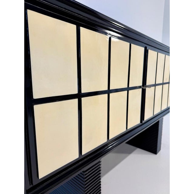 Italian Art Deco Sideboard in Parchment with Black Lacquer and Blue Mirror, 1940s For Sale - Image 11 of 18