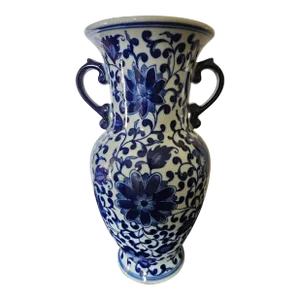 Vintage 1980s Chinese Blue and White Vase
