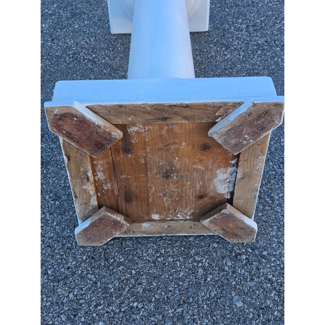 19thc American Victorian Pedestal Pine Painted White, Very Strong. For Sale - Image 10 of 14
