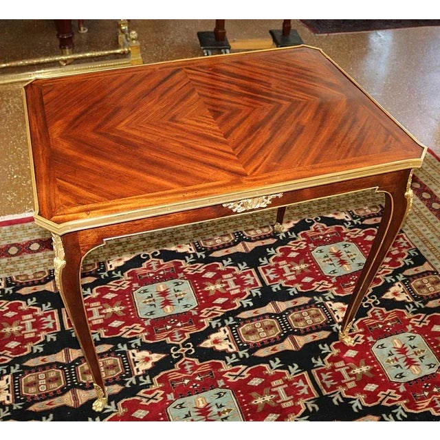 French 1920s French Louis XV Bronze Mounted Kingwood & Mahogany Writing Table For Sale - Image 3 of 12