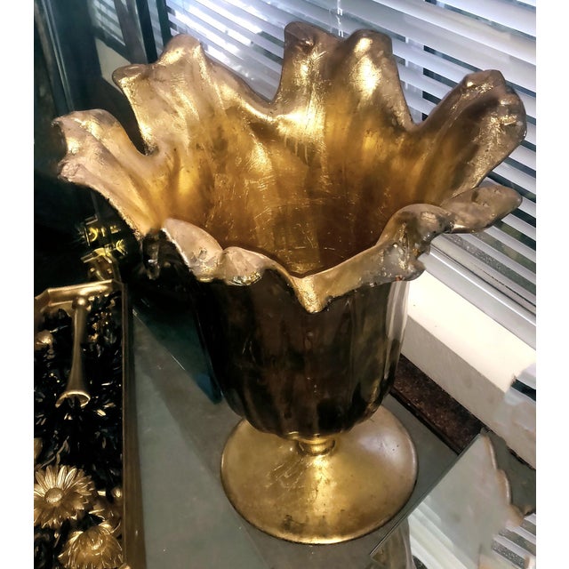 1950s Vintage 16.5" Murano Lavorazione Art Glass Parcel Gilt Wrapped Pedestal Shell Vase For Sale - Image 5 of 6