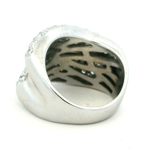 Italian 18k White Gold Diamond Crossover Ring, 3.74 Carats, Size 5.75 For Sale - Image 4 of 13