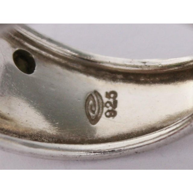 1990s Sterling Cigar Band Ring With Green Gemstones, Size 7.25 For Sale - Image 9 of 9