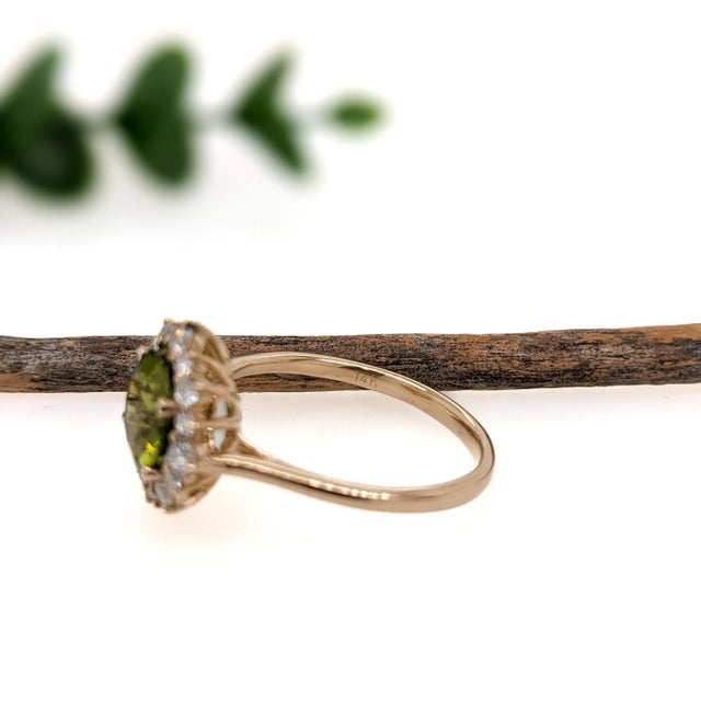 Metal 2ct Peridot Ring W Natural Diamond Halo in Solid 14k Yellow Gold Round Size 6.75 For Sale - Image 7 of 7