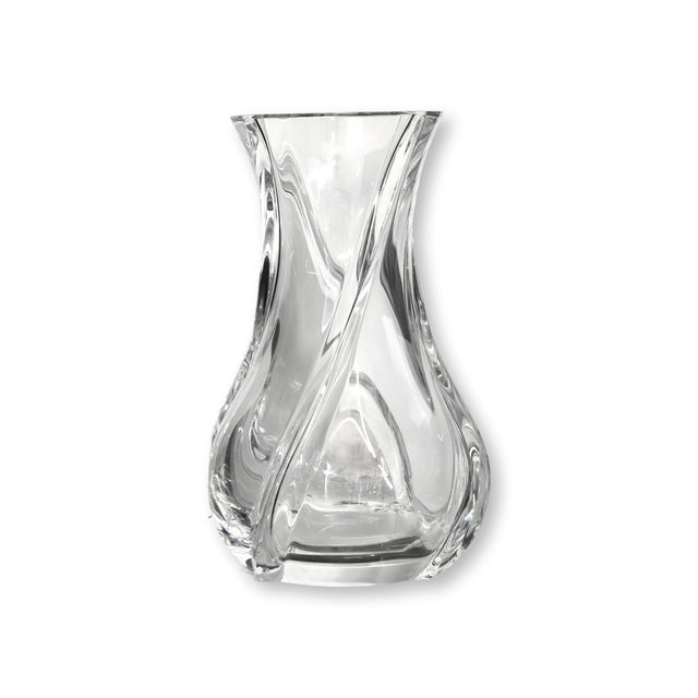A striking example of midcentury French design, this Baccarat crystal vase features a fluid, serpentine silhouette that...