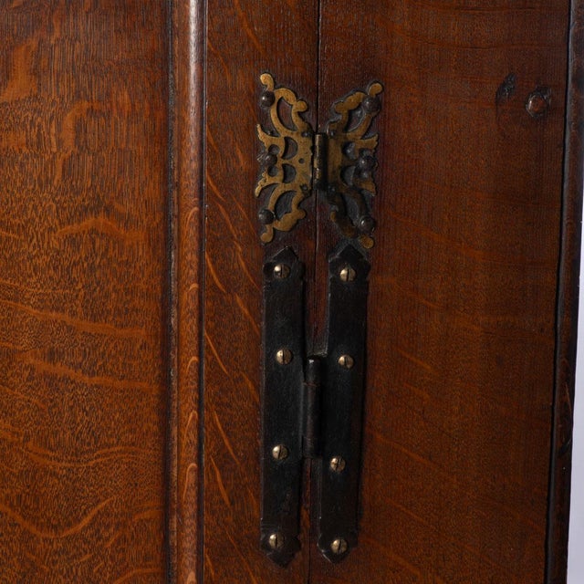 Beautiful H and butterfly hinges. Smaller than the average corner cupboard and great to accommodate tighter living...