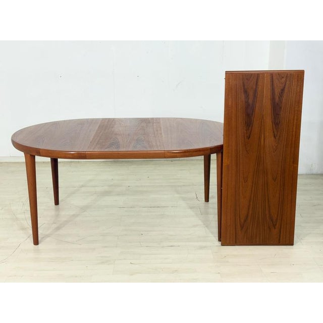 Mid-Century Danish Round Extendable Teak Model 16573 Dining Table from VV Møbler Spøttrup For Sale - Image 9 of 18
