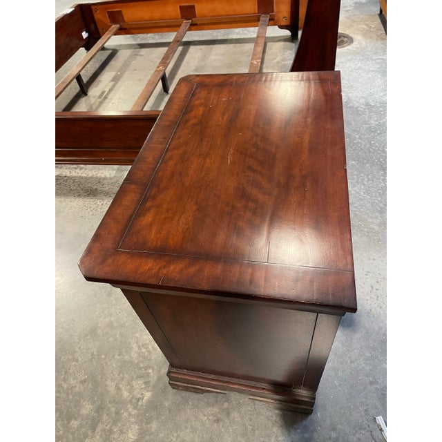 Henredon Henredon Cavalier Cherry Louis Philippe Bachelor’s Chest Nightstand For Sale - Image 4 of 9