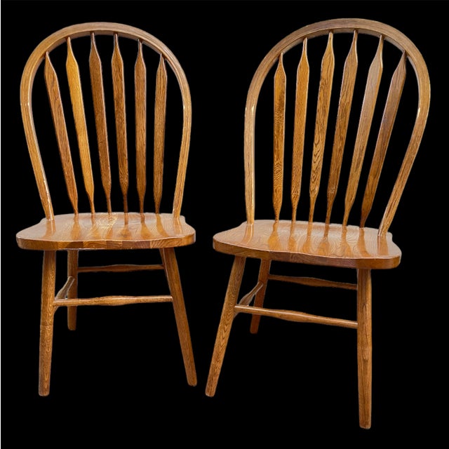 Early 2000 Windsor Oak Dining Side Chairs Pair Set of Two Arrow Hoop