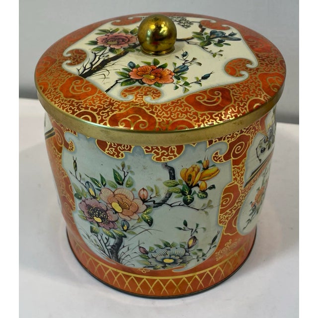 Nice vintage English biscuit tin with a chinoiserie design