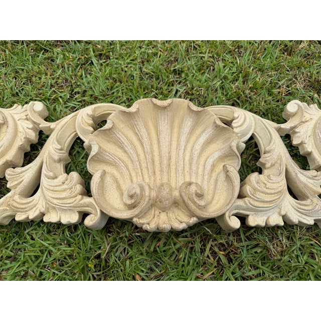 French Provincial 1970s Vintage 64 Inch Baroque Overdoor Wall Pediment Large Shell Scroll Frieze Header For Sale - Image 3 of 17