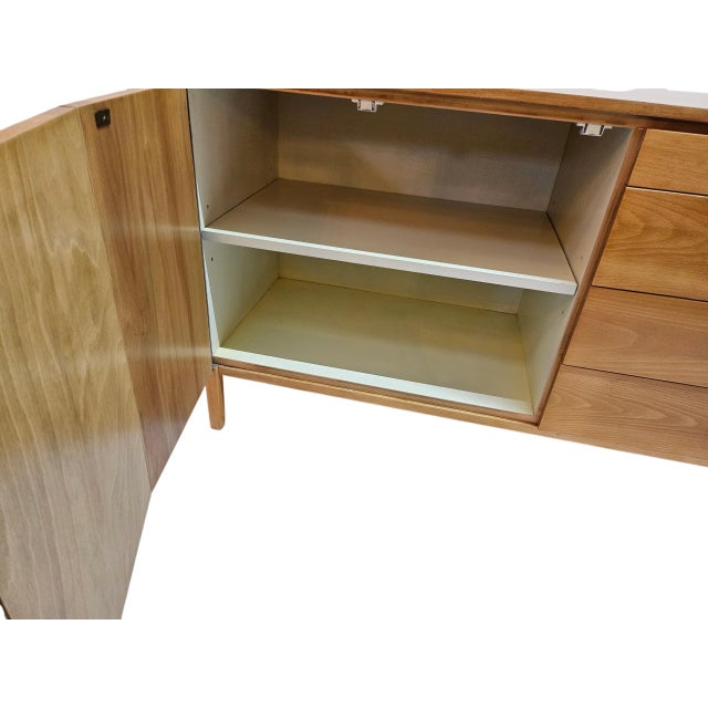 1950s Rare Paul McCobb Dresser For Sale In Los Angeles - Image 6 of 15