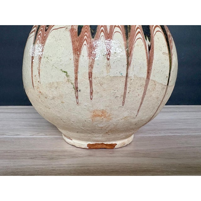 Ceramic Antique Kınık Pottery Jug – 1920s Turkish Terracotta Surahi, Hand-Painted Folk Art, Ottoman Era Earthenware, 13” For Sale - Image 7 of 9
