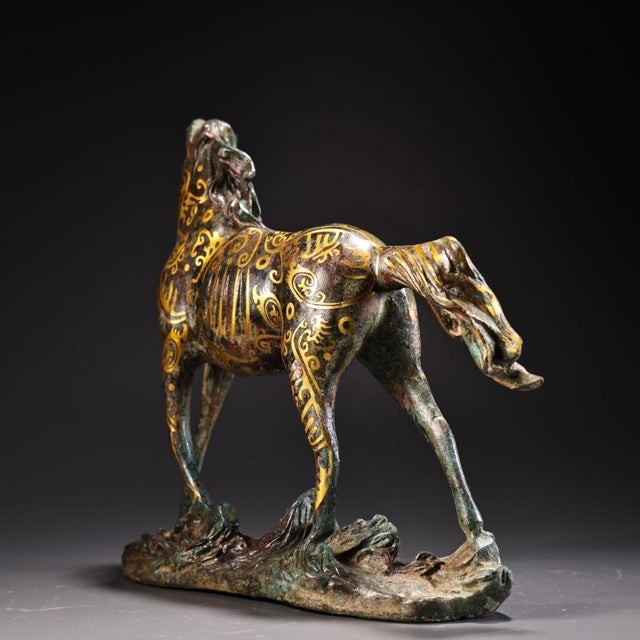Metal 1980s Bronze Horse Sculpture With Gold Inlay | Ancient Style Gilt Bronze Statue | 1.3kg For Sale - Image 7 of 10