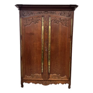 Large French Provençal Country Wardrobe in Carved Oak, 17th Century For Sale