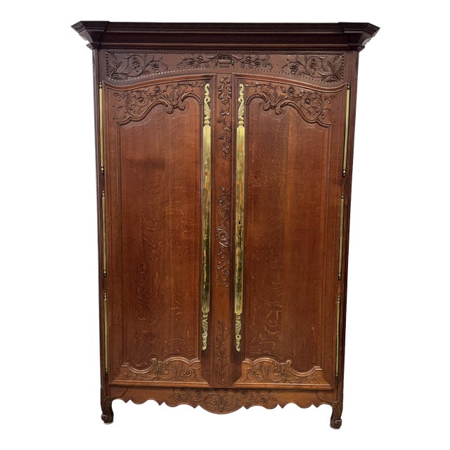 Large French Provençal Country Wardrobe in Carved Oak, 17th Century For Sale