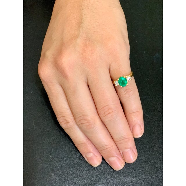 Oval Emerald and Diamond Three-Stone Ring 14 Karat Yellow Gold For Sale - Image 4 of 18