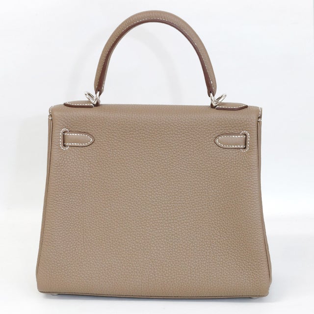 2020s Hermès Kelly 25 Etoupe Togo Palladium Hardware 2024 For Sale - Image 5 of 6