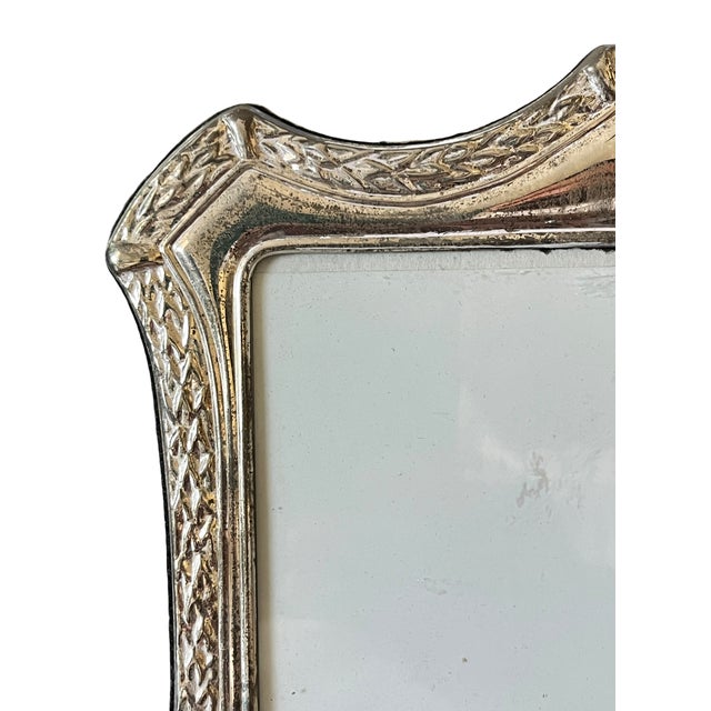 1980s 1980s Shabby Chic Silverplated Picture Frame With Sculpted Foliate Border for 5"x7" Landscape Vertical Picture For Sale - Image 5 of 11
